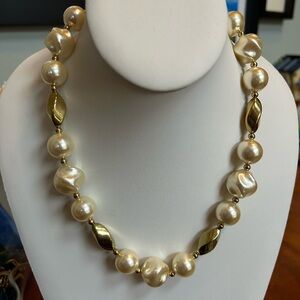 Stunning Vintage Napier Gold and Cream Pearl Necklace